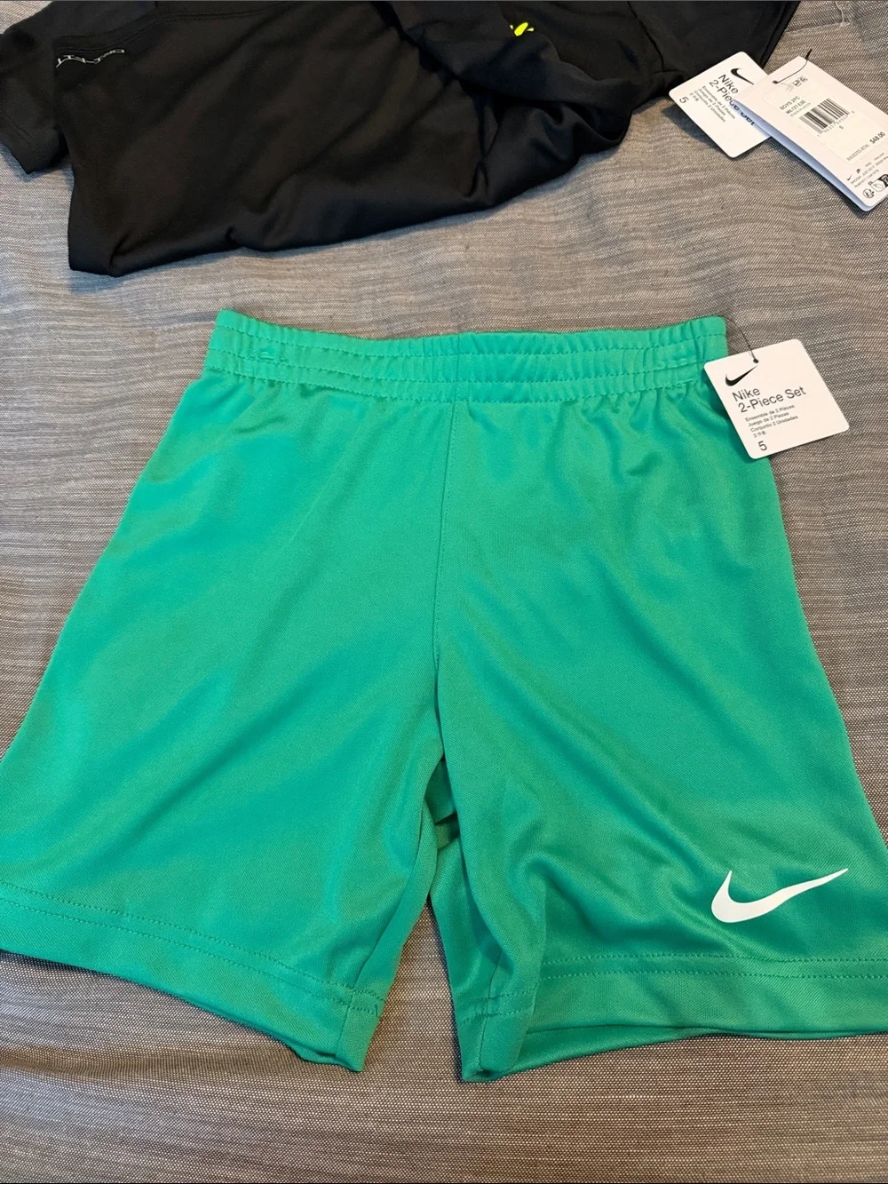 Nike Black & Green 'Just Do It' Tennis Graphic Kids Set